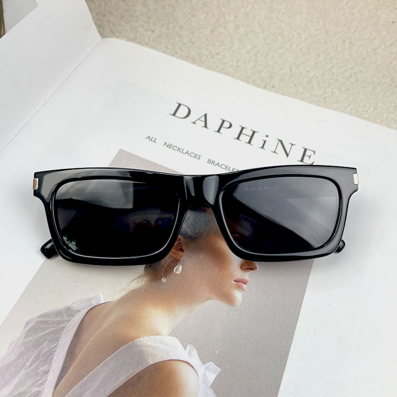 Occhiali da Sole Neri Super Al - Men'S Paris Fashion Week recensione e prezzo